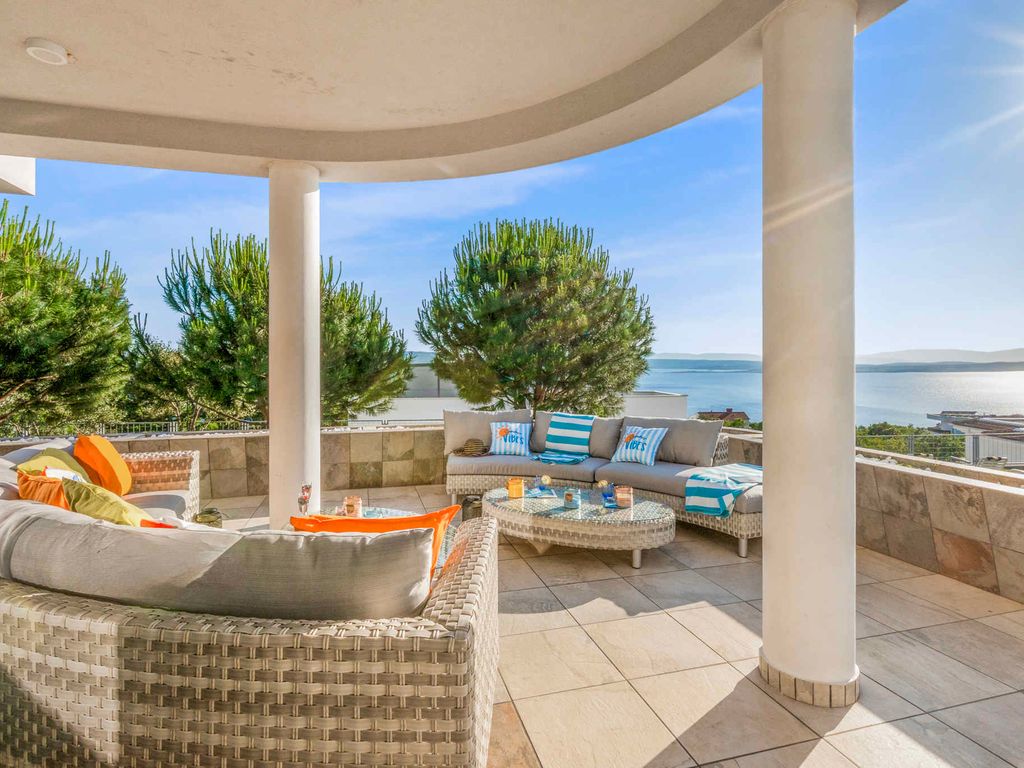 Ferienhaus mit 10 Schlafzimmern, Meerblick und Pool