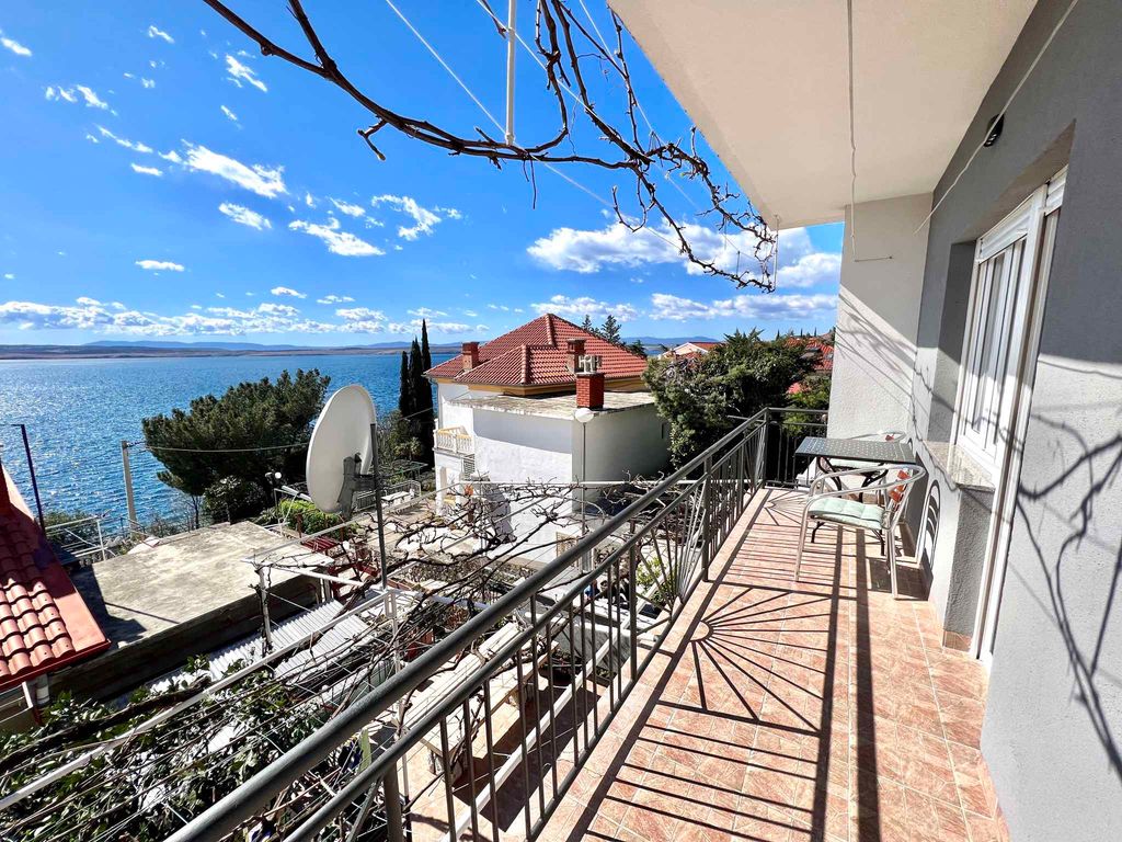 Ferienwohnung mit Balkon und Meerblick