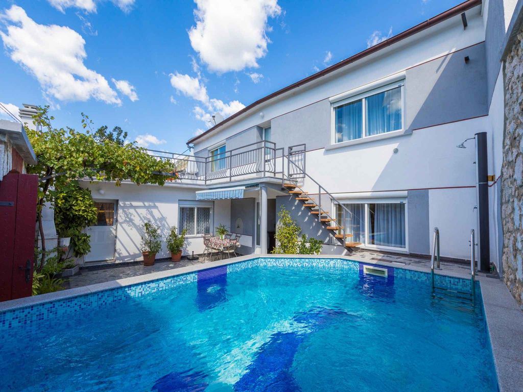 FerienHaus mit Pool und Grill