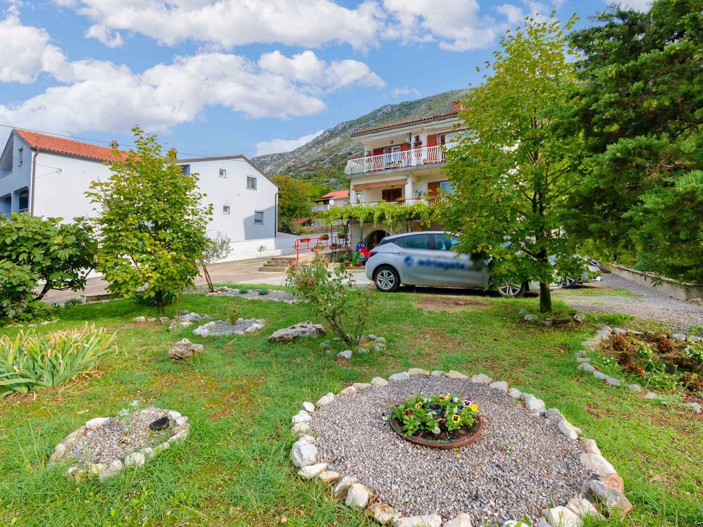 Ferienwohnung mit Balkon und Grill