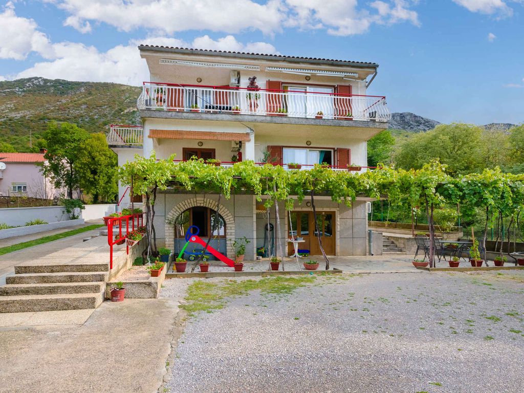 Ferienwohnung mit Balkon und Grill