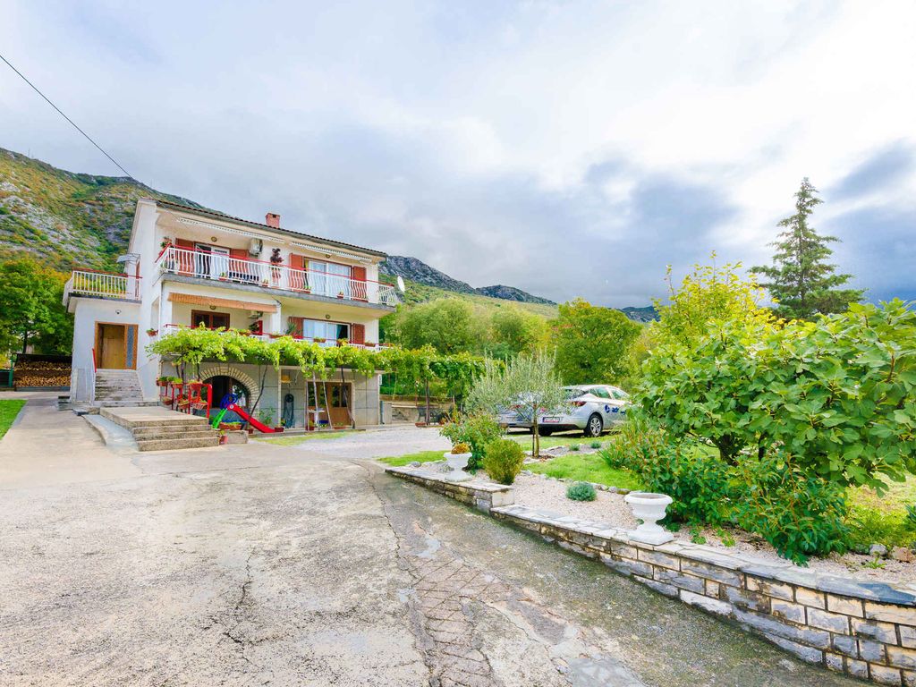 Ferienwohnung mit Balkon und Grill