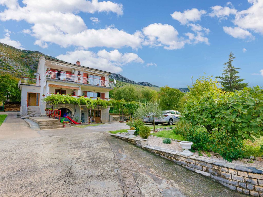 Ferienwohnung mit Balkon und Grill