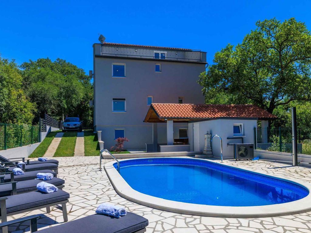 Ferienhaus mit Pool und Klimaanlage