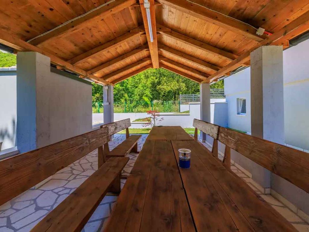 Ferienhaus mit Pool und Klimaanlage