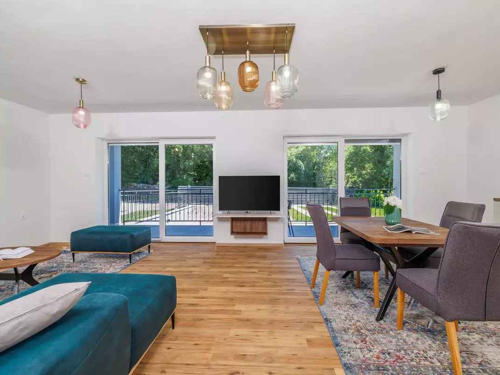 Ferienhaus mit Pool und Klimaanlage