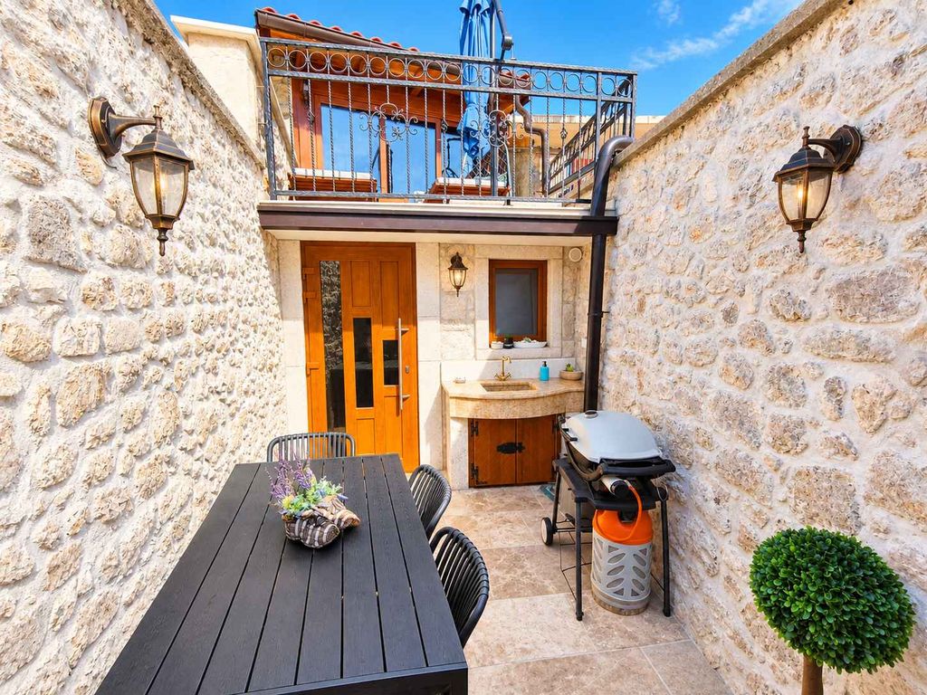 Ferienhaus Traditionell, modern mit Speck dekoriert
