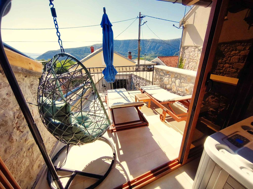 Ferienhaus Traditionell, modern mit Speck dekoriert