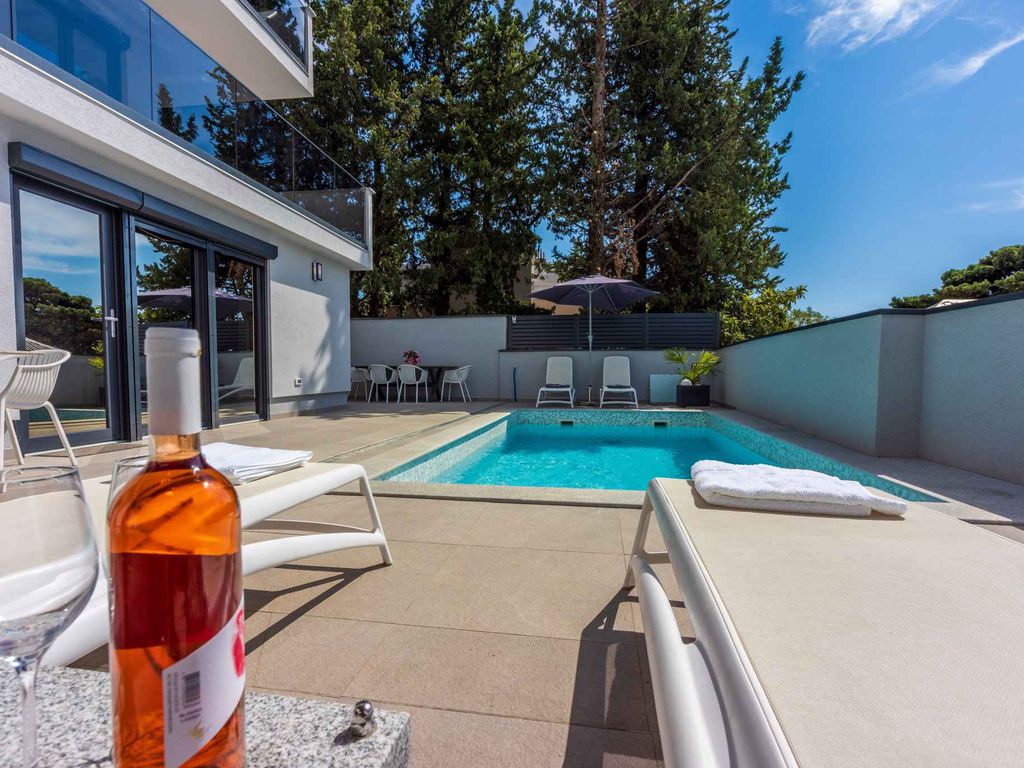 Ferienwohnung mit Pool und gemeinsamer Terrasse