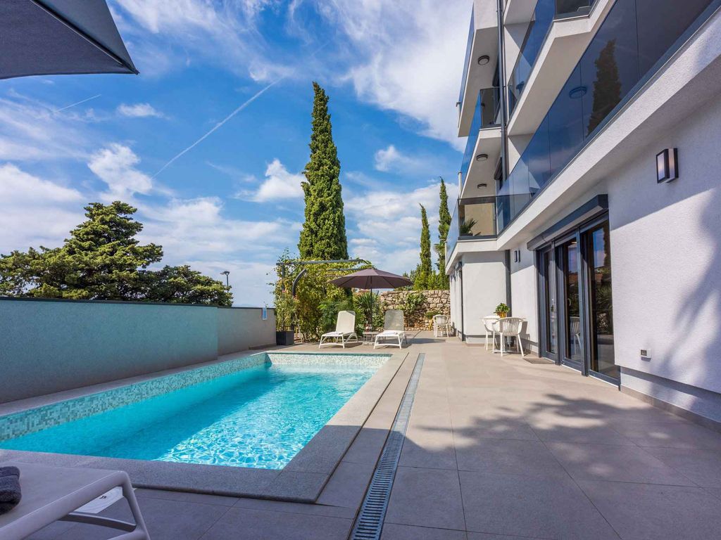 Studio mit Pool für 8 Personen