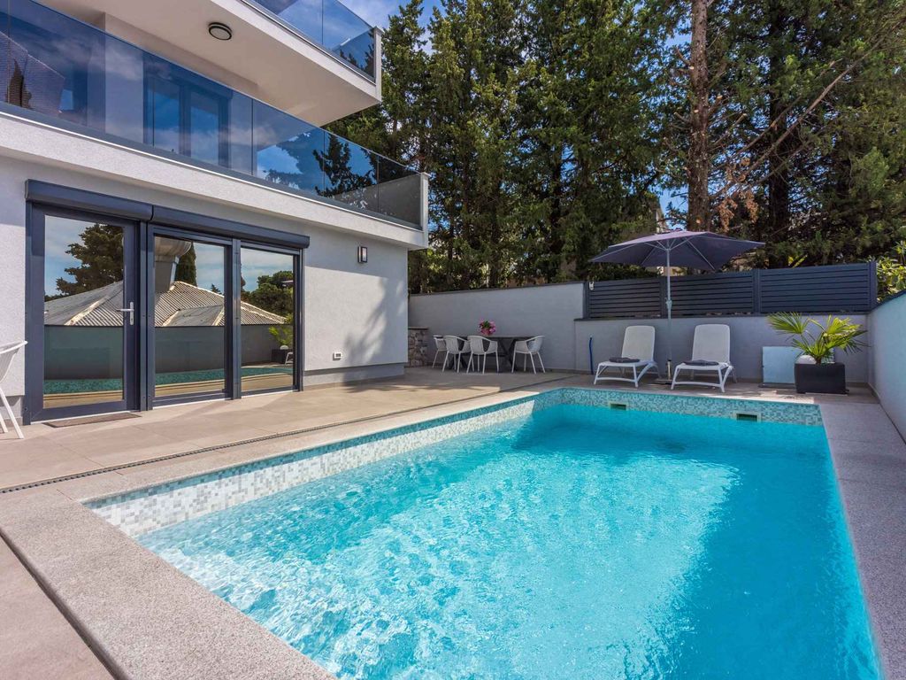 Studio mit Pool für 8 Personen