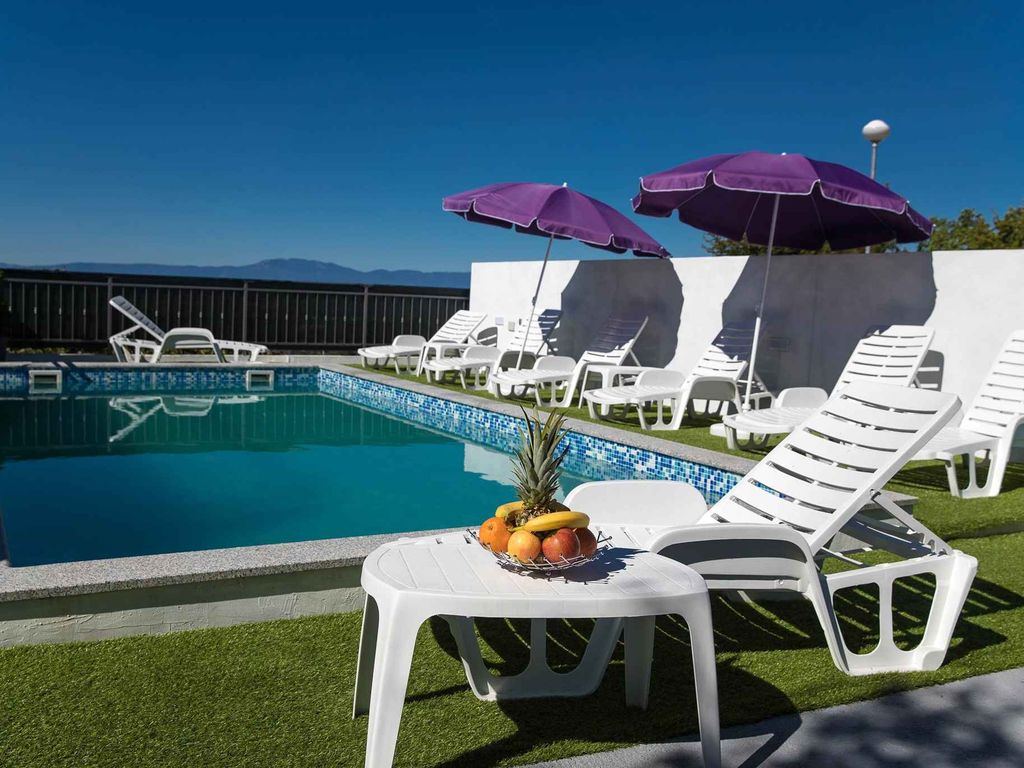 Ferienwohnung mit Außenpool und Grill