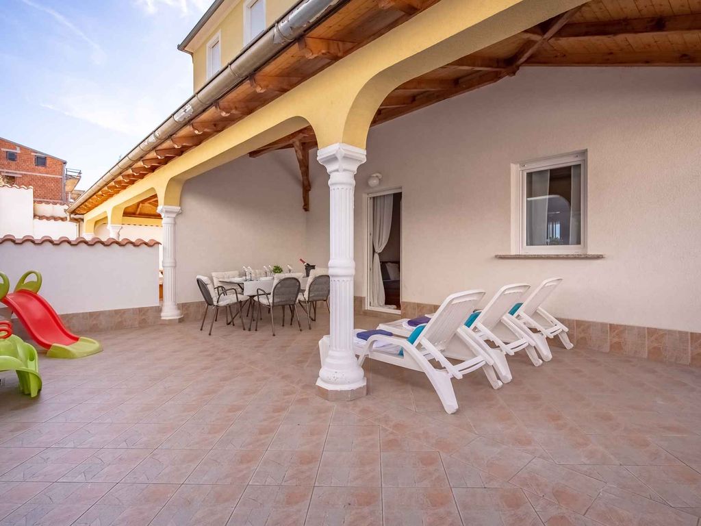 Ferienwohnung mit großer Terrasse (50 qm) und Internet