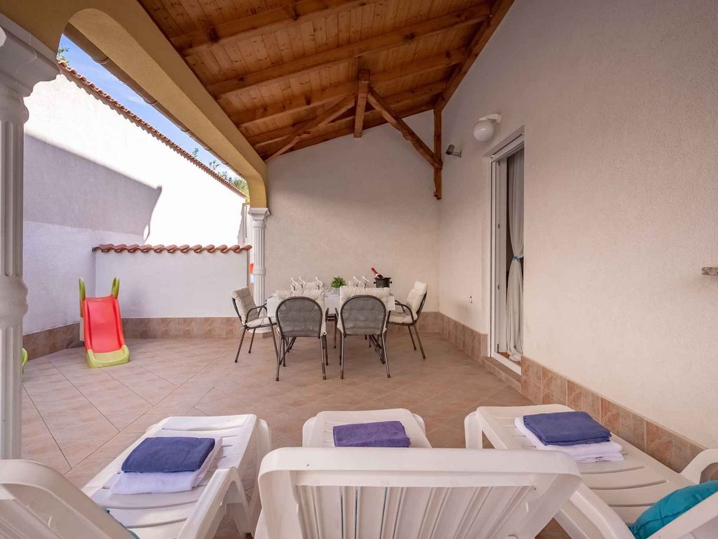 Ferienwohnung mit großer Terrasse (50 qm) und Internet