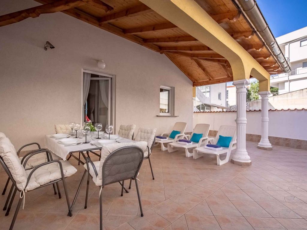 Ferienwohnung mit großer Terrasse (50 qm) und Internet
