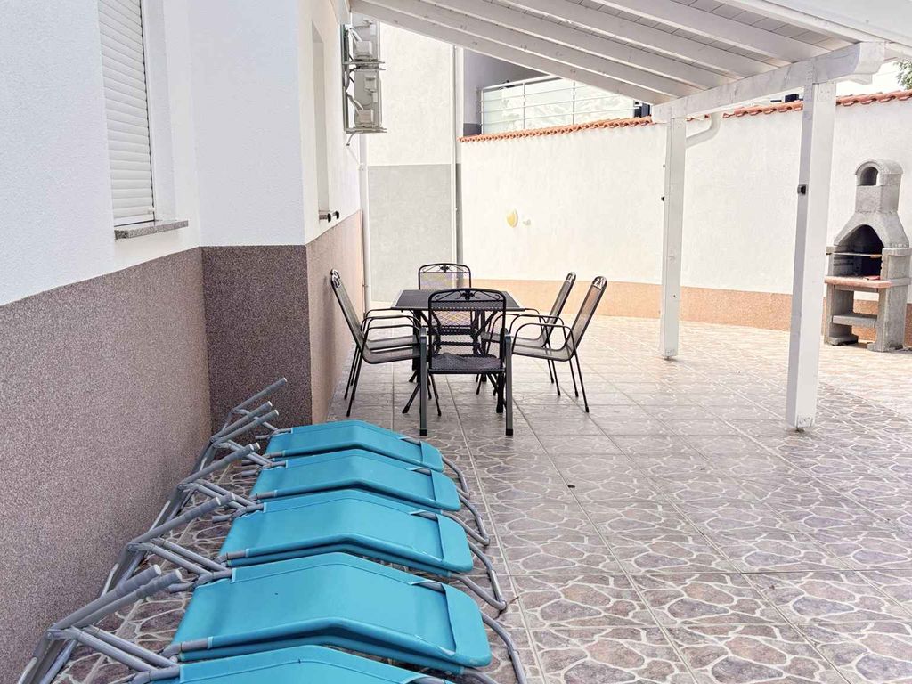 Villa mit Internetzugang und Pool