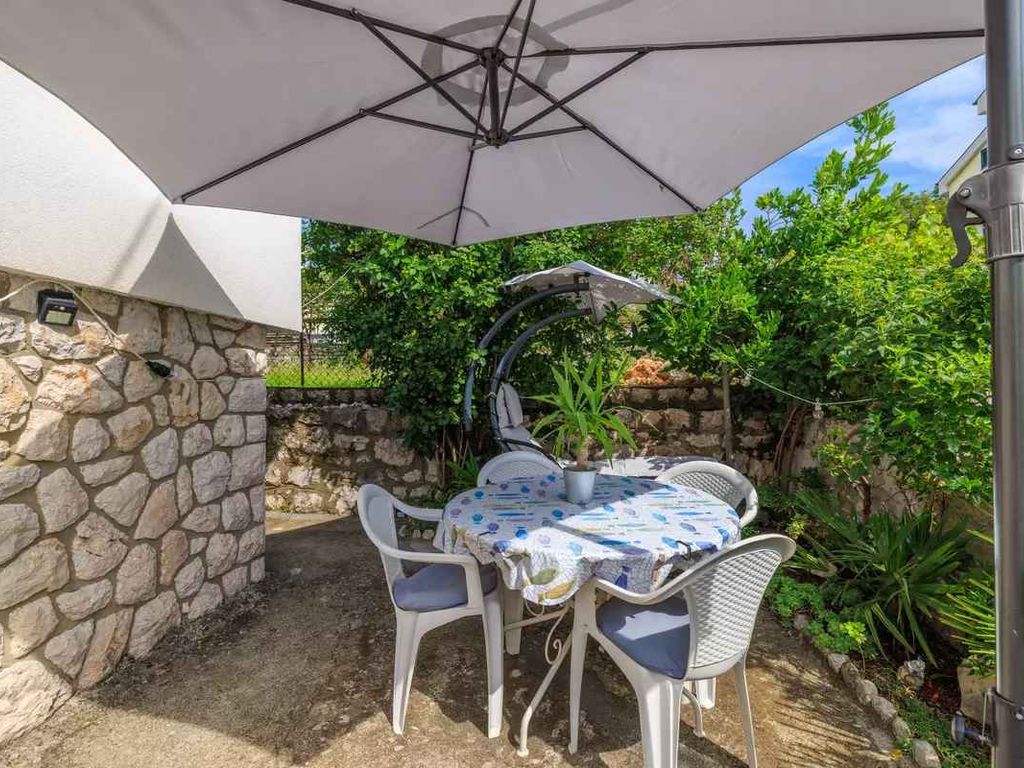 Ferienwohnung mit Balkon und Meerblick in Strandnähe