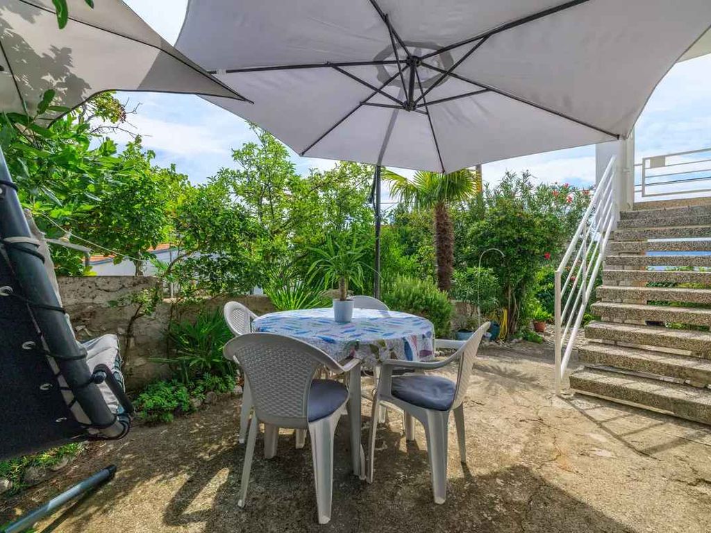 Ferienwohnung mit Balkon und Meerblick in Strandnähe