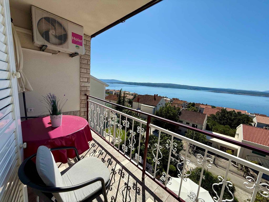 Studio modern mit Balkon