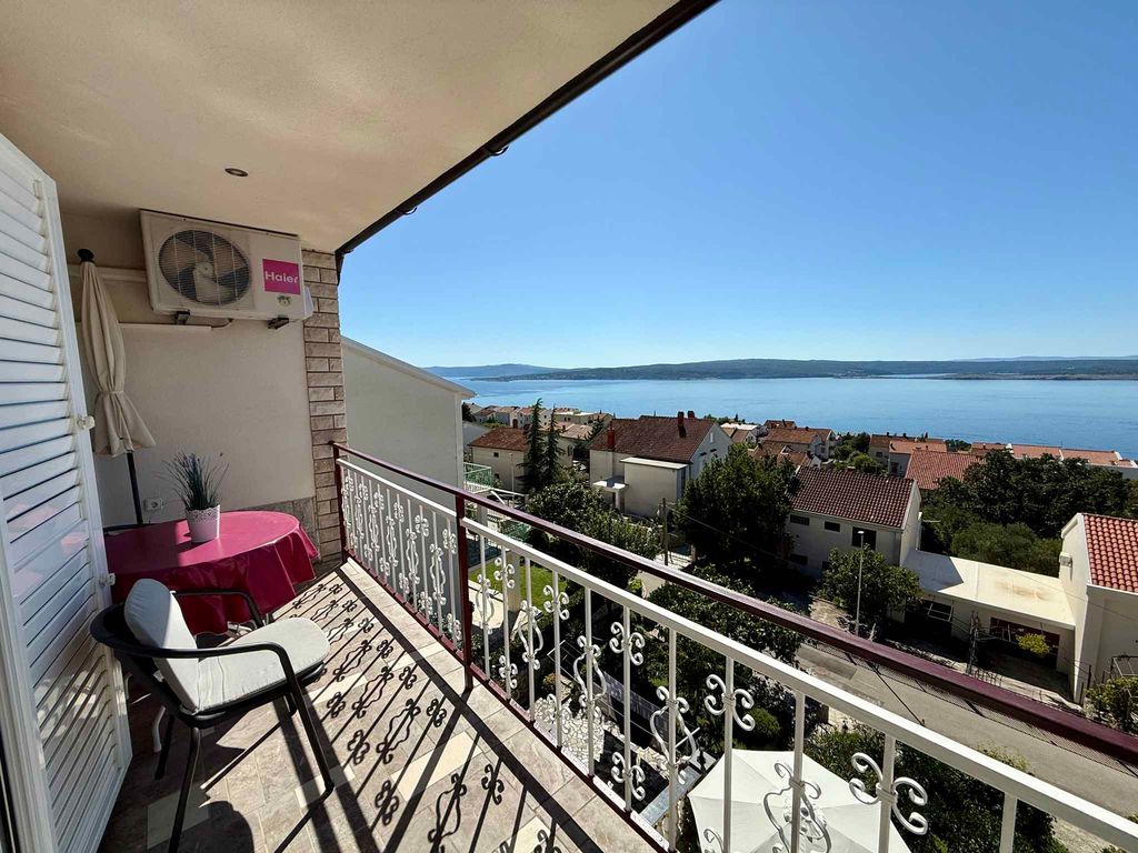 Studio modern mit Balkon