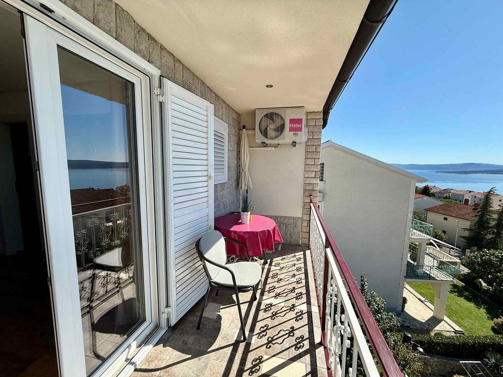 Studio modern mit Balkon