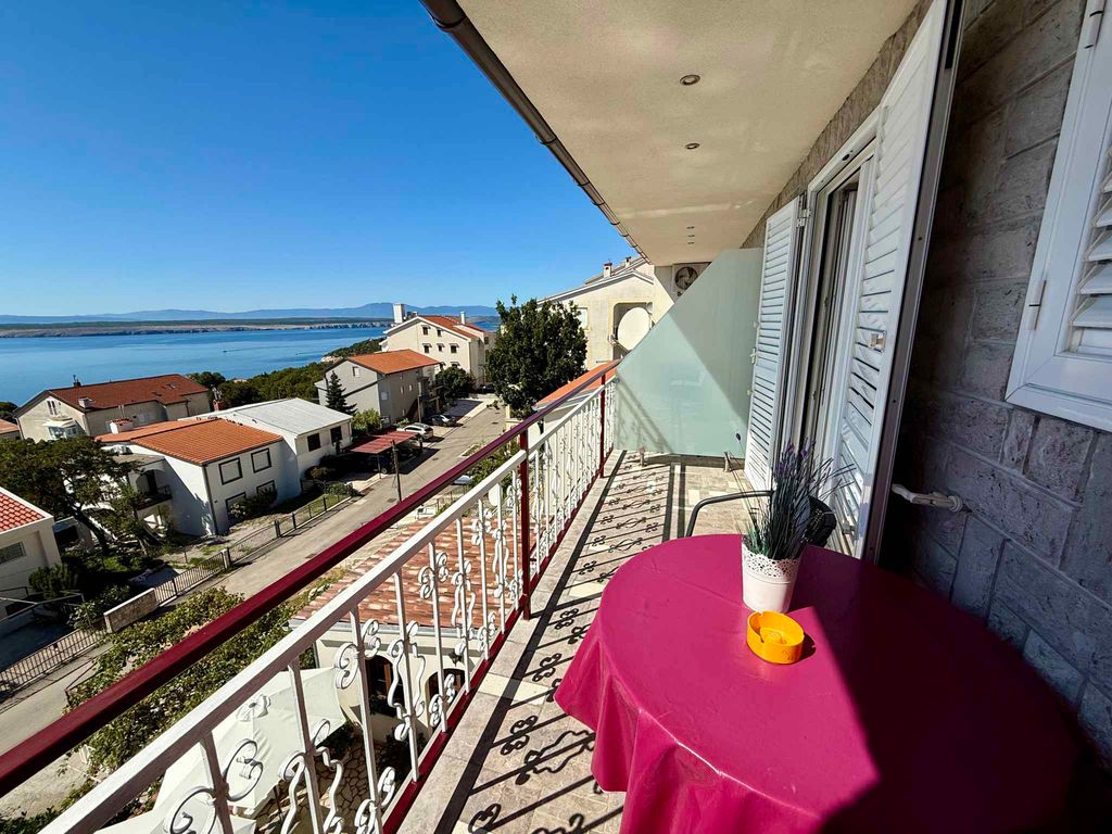 Studio modern mit Balkon