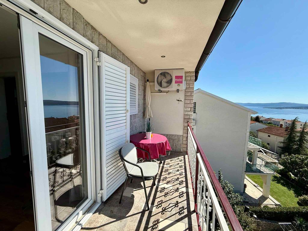 Studio modern mit Balkon