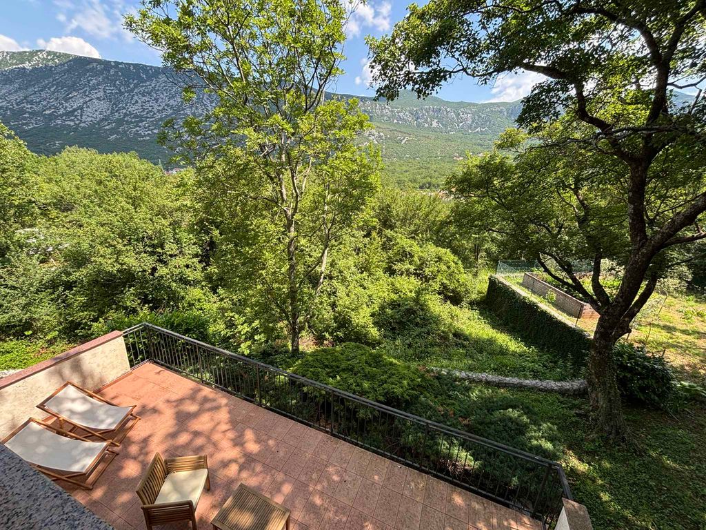 Ferienhaus mit 3 Schlafzimmern und großem Garten