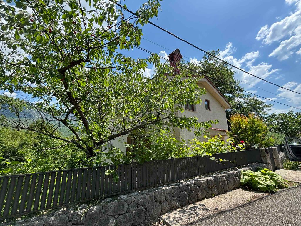 Ferienhaus mit 3 Schlafzimmern und großem Garten