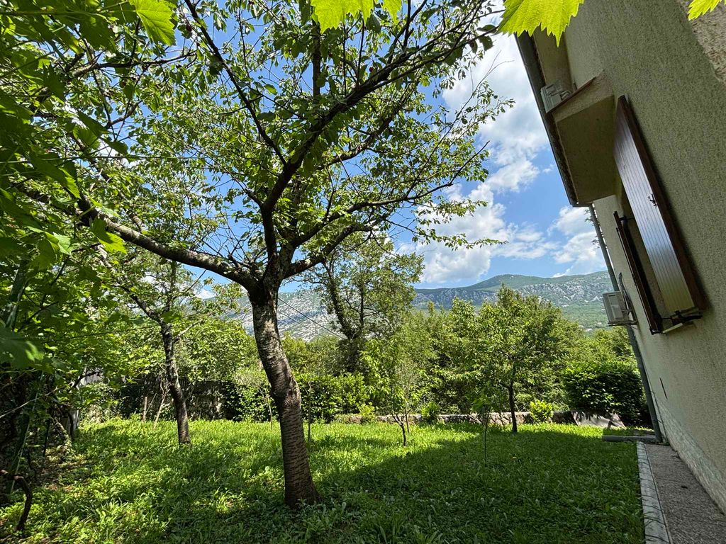 Ferienhaus mit 3 Schlafzimmern und großem Garten
