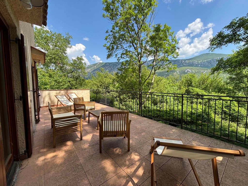 Ferienhaus mit 3 Schlafzimmern und großem Garten