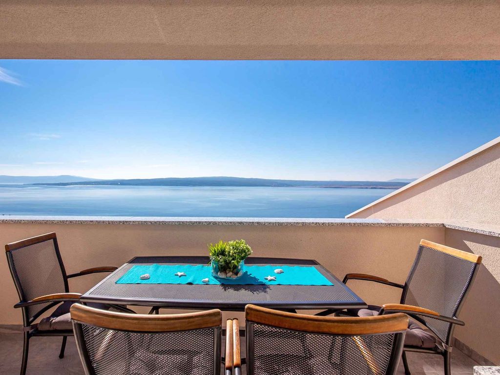 Ferienwohnung modern eingerichtet mit Meerblick und Pool