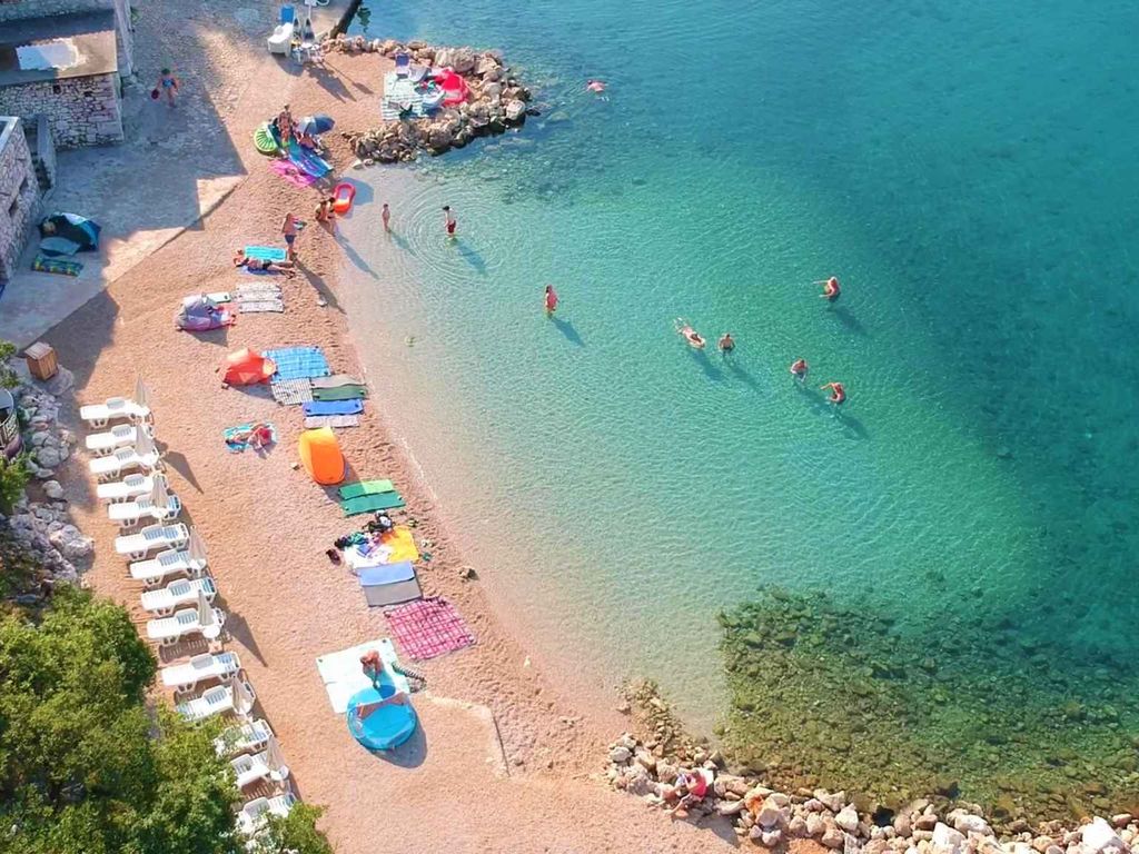 Ferienwohnung mit Pool- und Meerblick