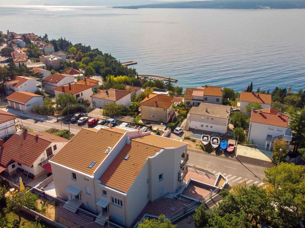 Ferienwohnung mit Pool- und Meerblick