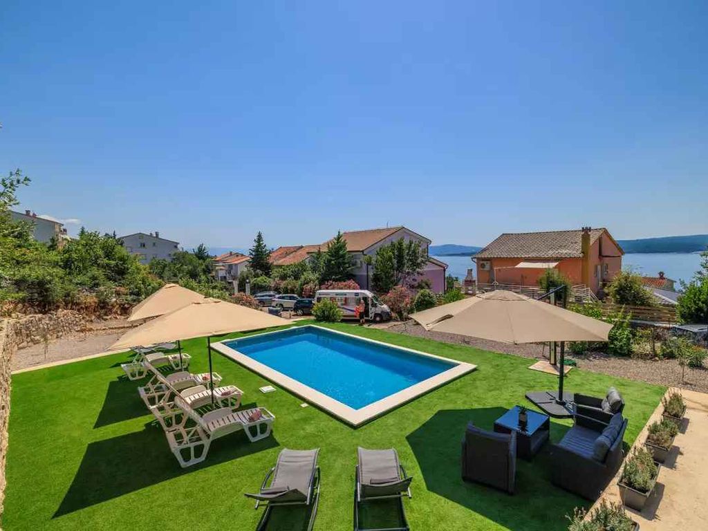 Ferienwohnung mit Pool und Meerblick