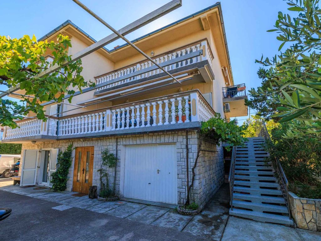 Ferienwohnung mit Terrasse und Parkplatz