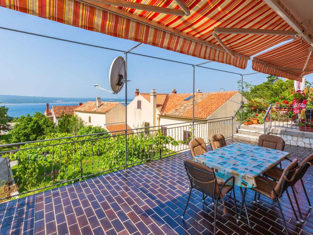 Ferienwohnung mit großer Terrasse und Meerblick