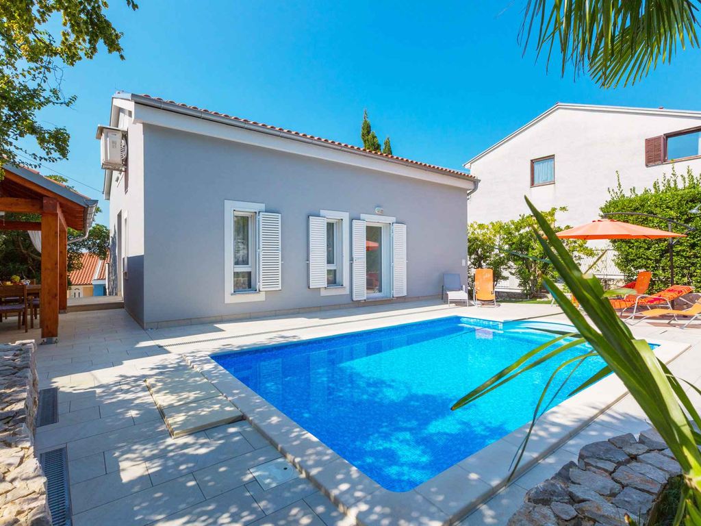 Ferienhaus mit Pool und Klimaanlage