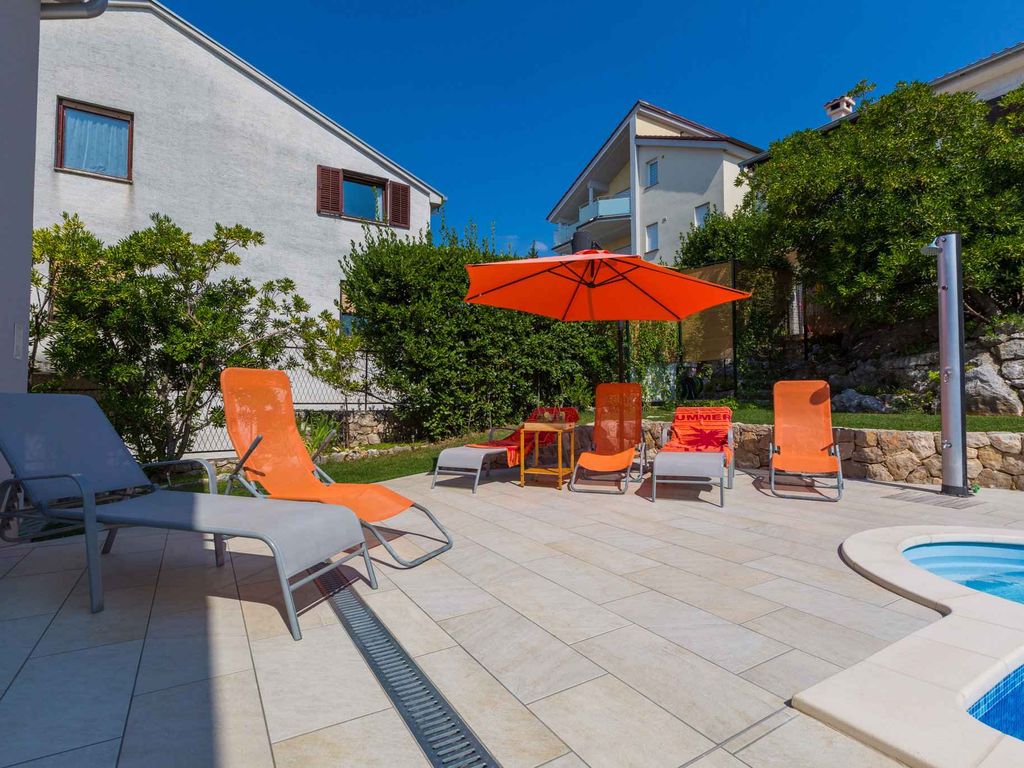 Ferienhaus mit Pool und Klimaanlage