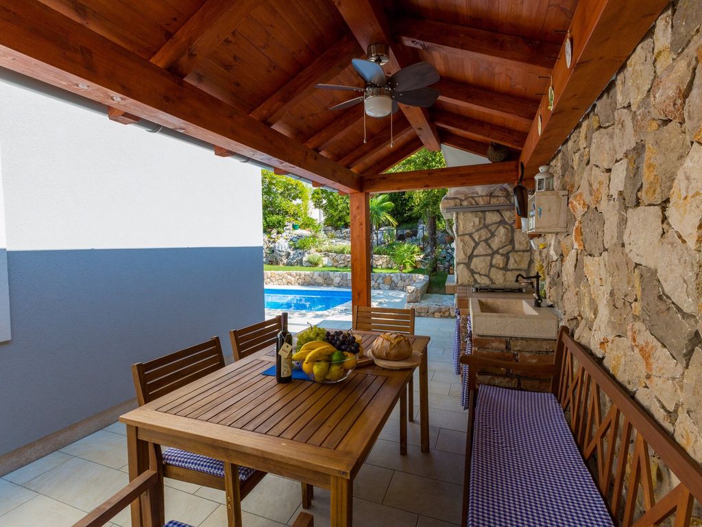 Ferienhaus mit Pool und Klimaanlage