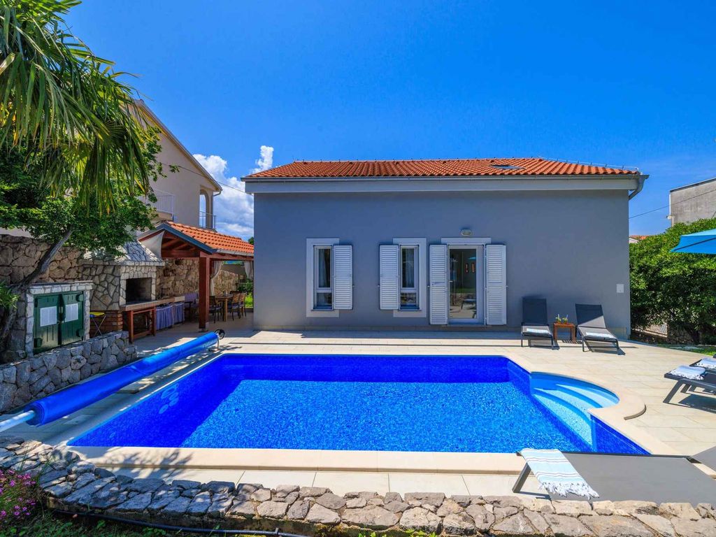 Ferienhaus mit Pool und Klimaanlage