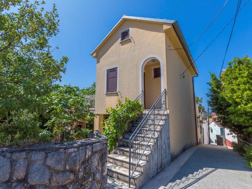 Ferienwohnung mit Terrasse, Garten und Grill
