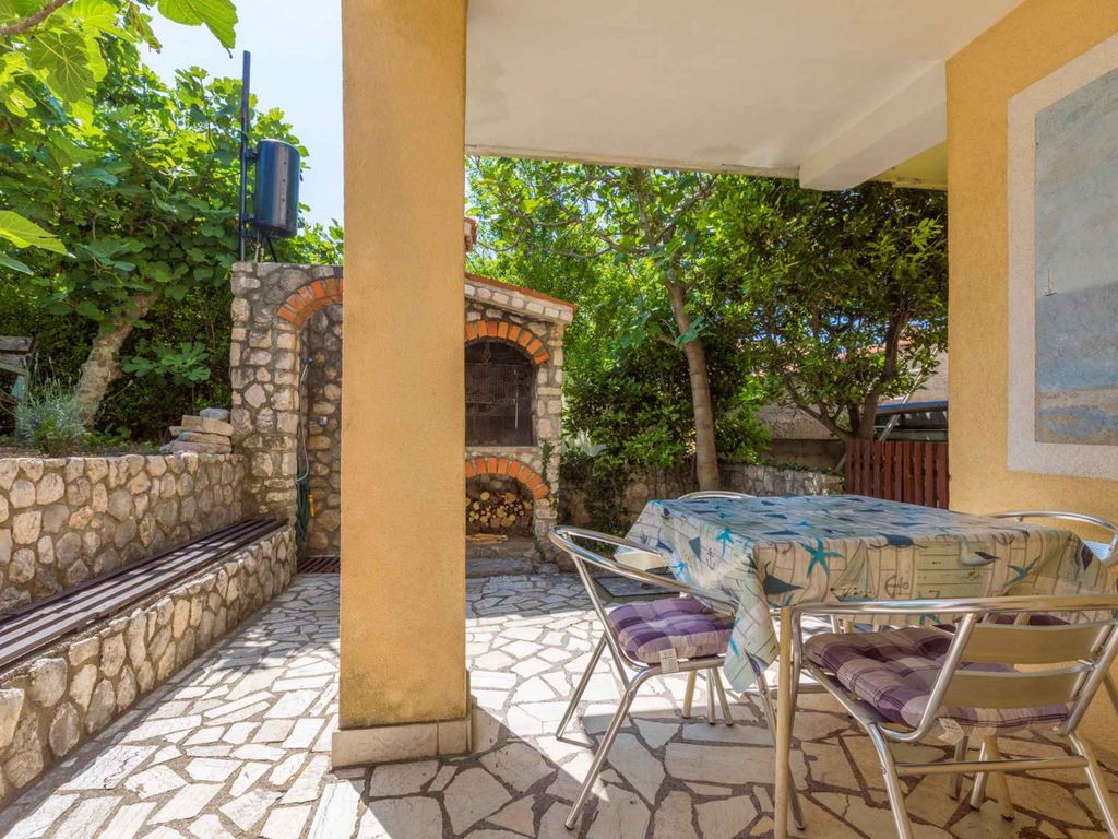 Ferienwohnung mit Terrasse, Garten und Grill