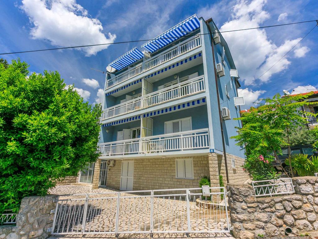 Studio mit Balkon und Klimaanlage