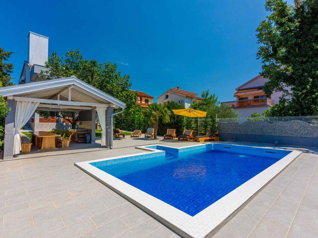 Ferienhaus mit Außenpool