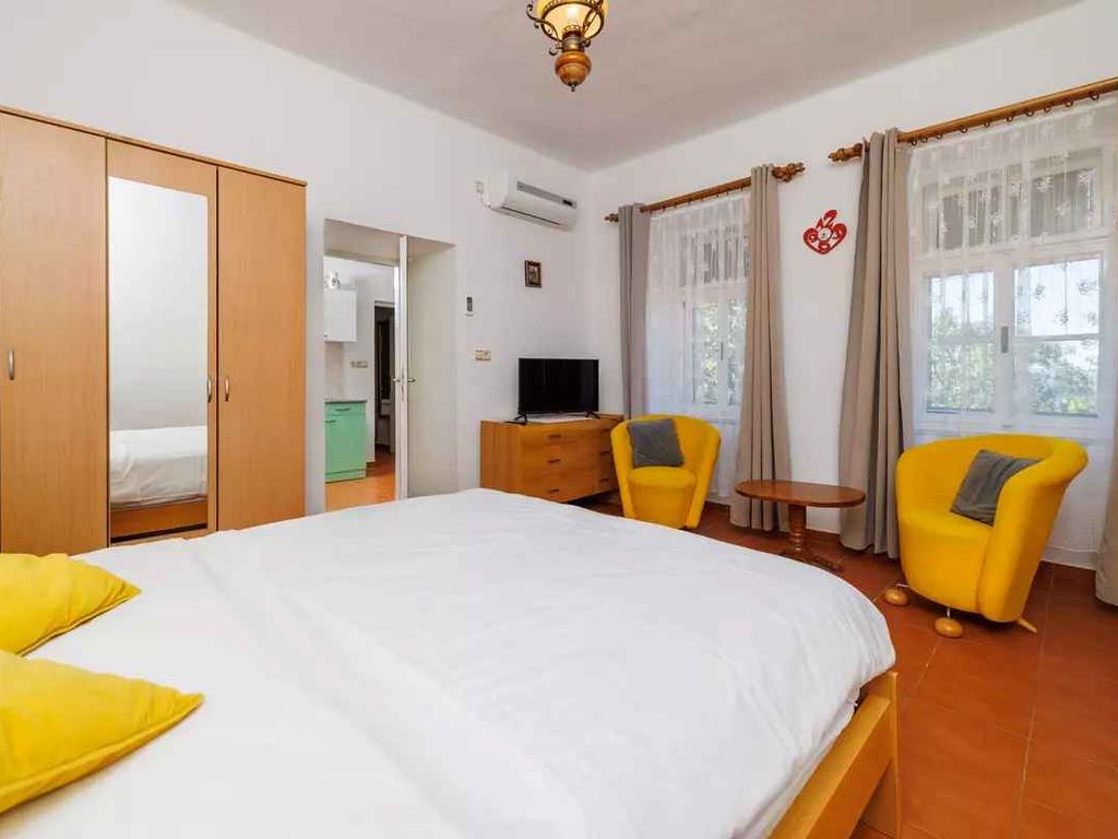 Villa mit Pool für 8 Personen