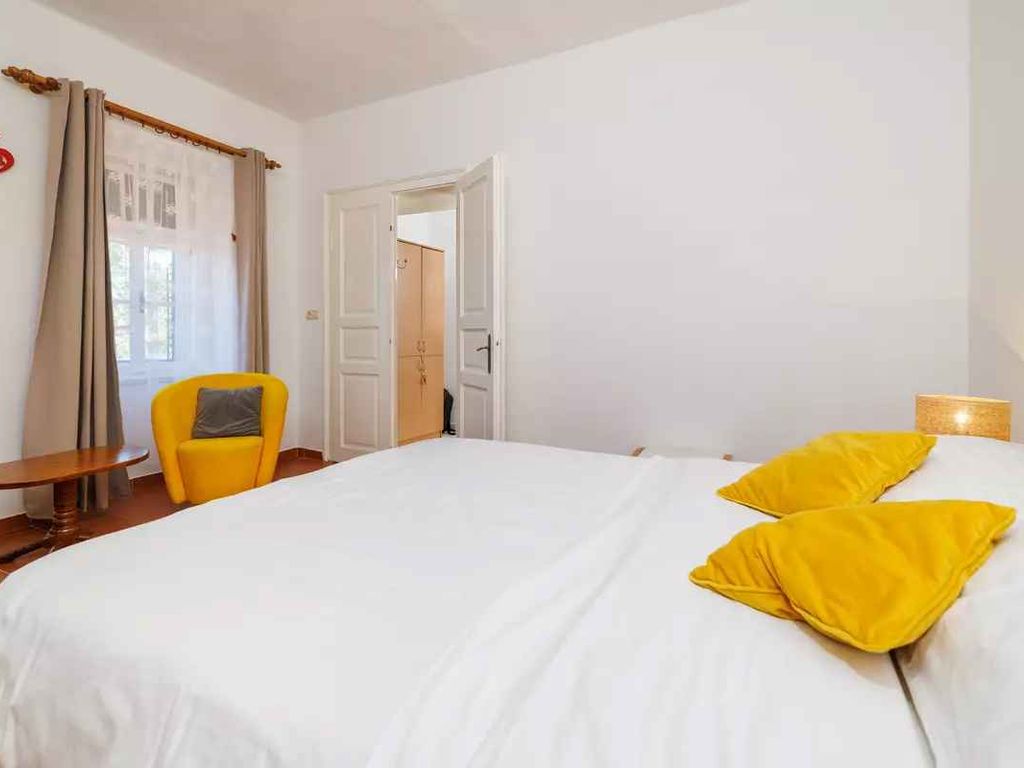 Villa mit Pool für 8 Personen
