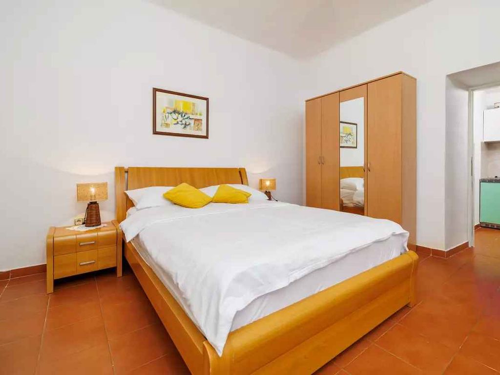 Villa mit Pool für 8 Personen