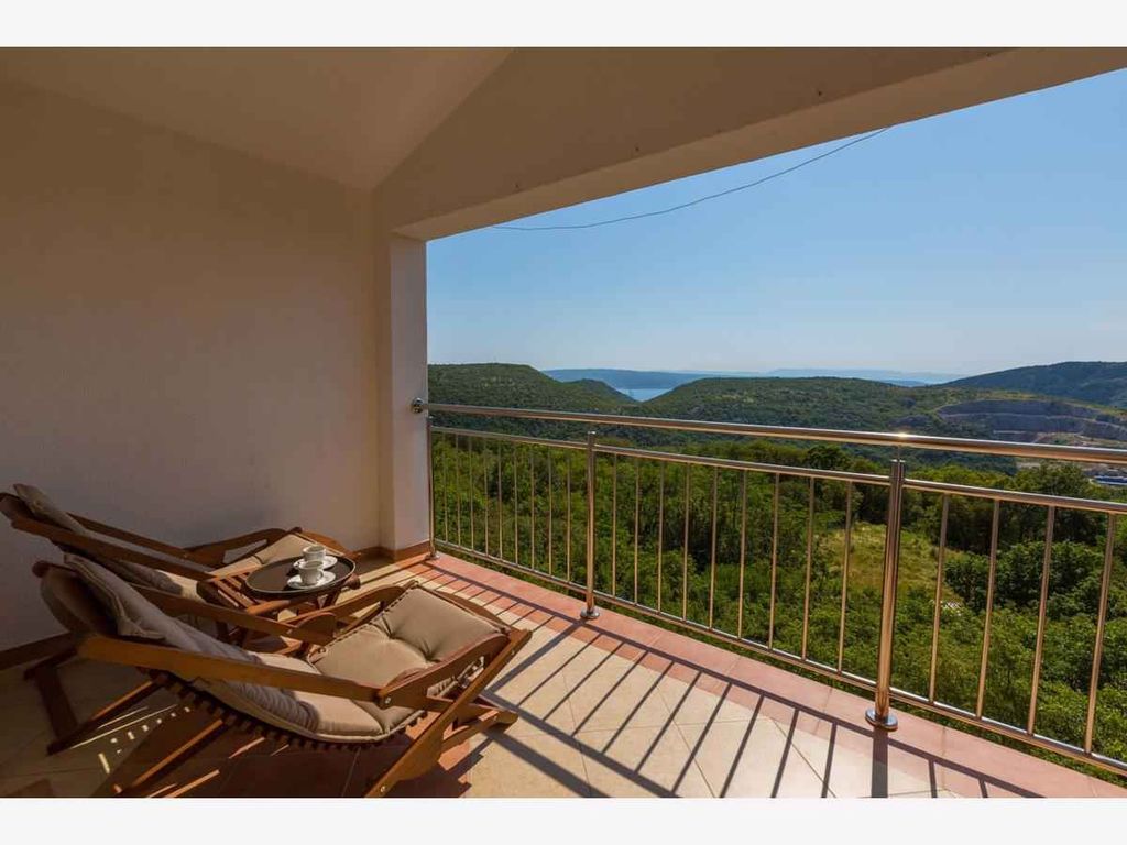 Ferienwohnung mit Klimaanlage und Balkon