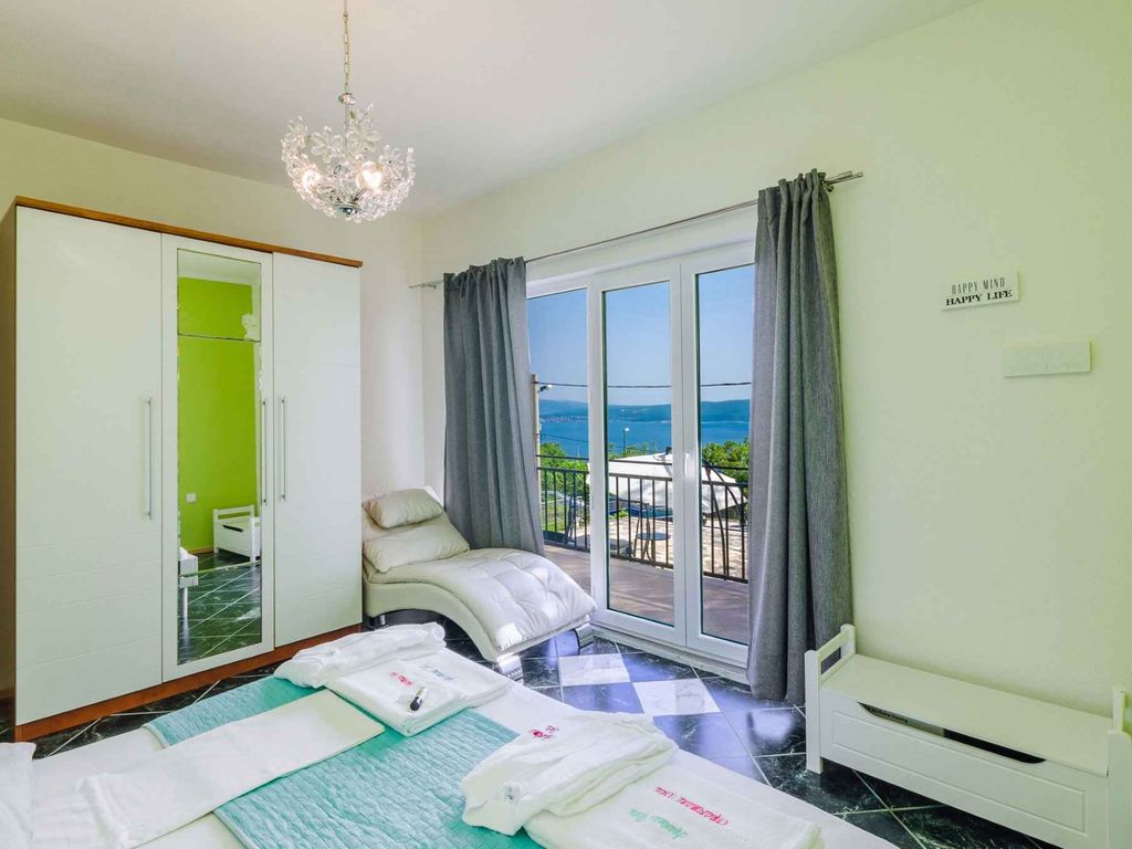 Ferienwohnung mit Whirlpool und Terrasse